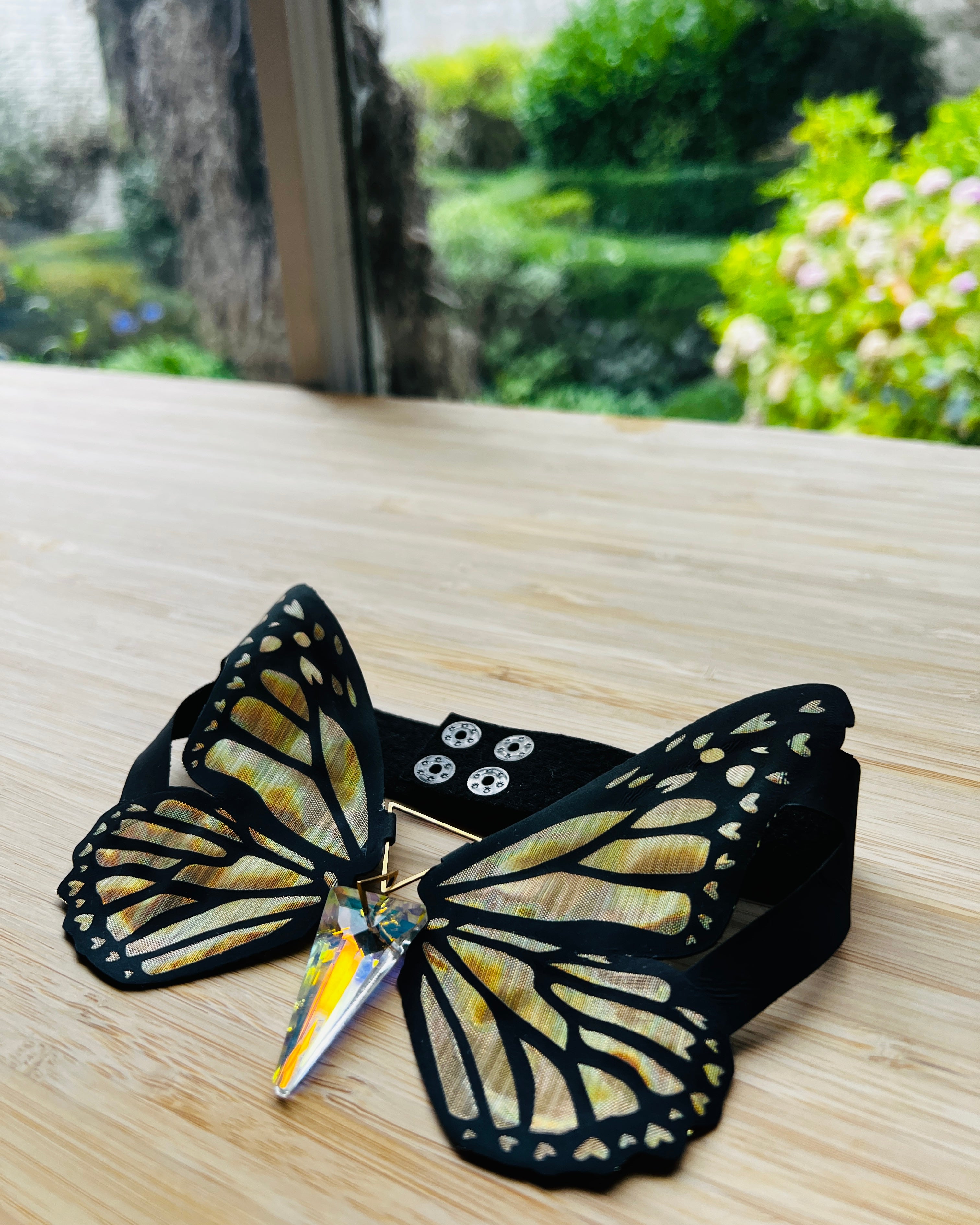 METAMORPH BUTTERFLY CHOKER - Black Rainbow Reflective / Holographic Gold